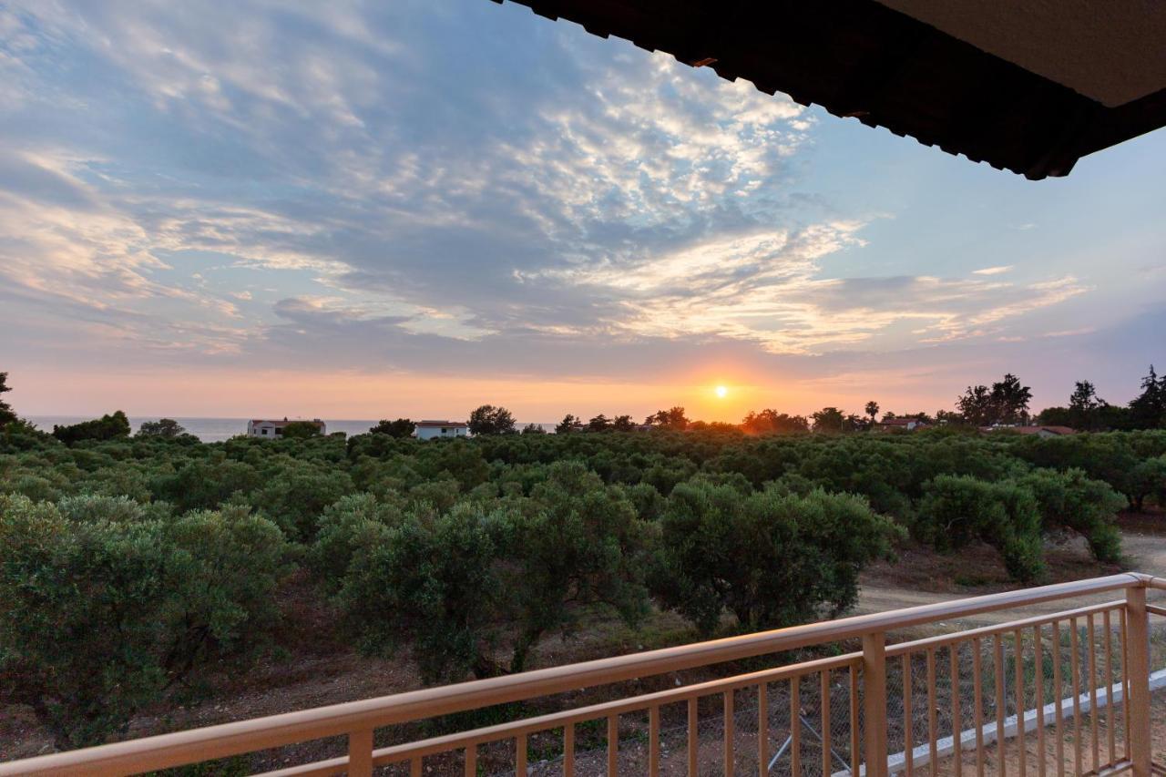 Varkes Suites 2 Nea Moudania Exterior foto