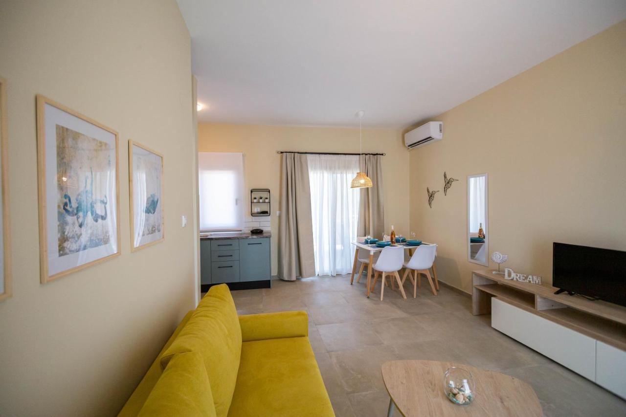 Varkes Suites 2 Nea Moudania Exterior foto