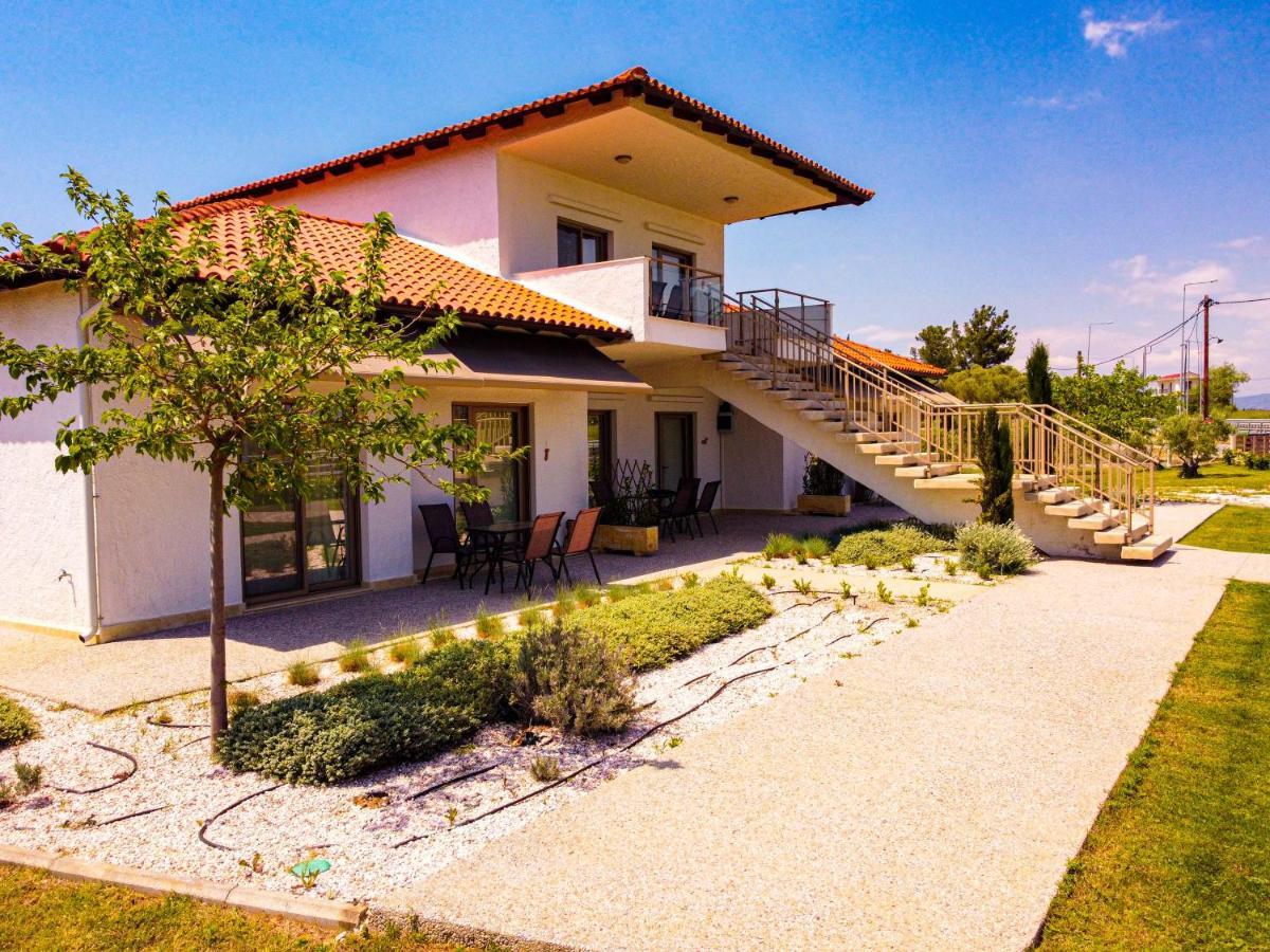 Varkes Suites 2 Nea Moudania Exterior foto